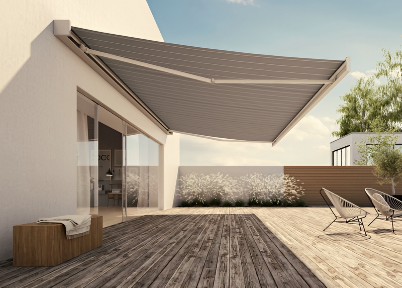 Markise spendet Schatten auf einer Terrasse