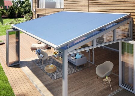 Terrassenüberdachung mit Aufdachmarkise und Falttüren