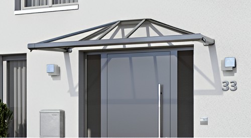 Vordach aus Aluminium mit Glas-Eindeckung und Sprossen-Unterteilung.