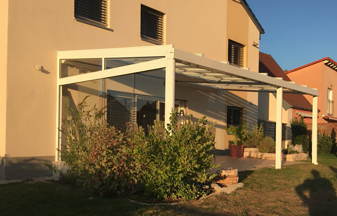 Terrassenüberdachung mit Schiebe-Seitenwand
